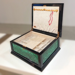 Шкатулка малахитовая