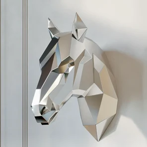 Полигональная скульптура «Голова лошади»