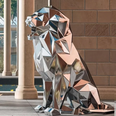 Полигональная скульптура «Лев»