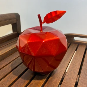 Полигональная скульптура "Яблоко"