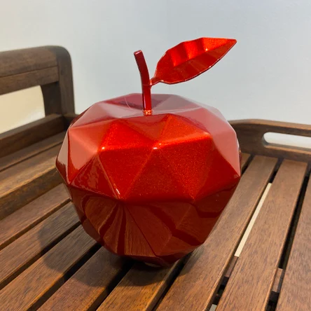 Полигональная скульптура "Яблоко"