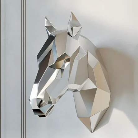 Полигональная скульптура «Голова лошади»